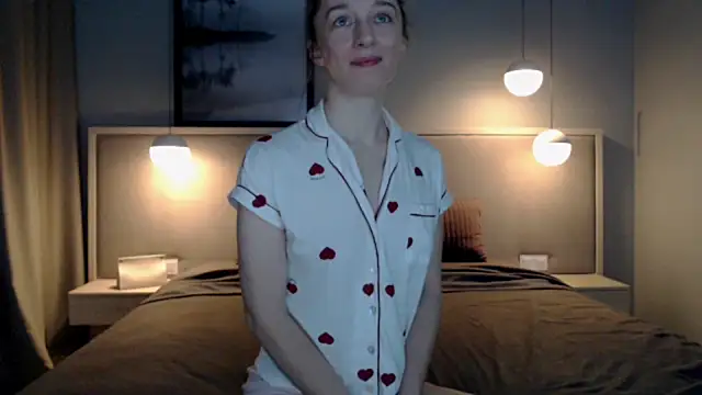 Snapshot of ShySchoolGirl chatting on October 26, 8:26 pm ShySchoolGirl online show from October 26, 8:26 pm