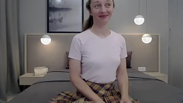 Snapshot of ShySchoolGirl chatting on October 6, 6:34 pm ShySchoolGirl online show from October 6, 6:34 pm