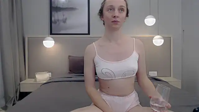 Snapshot of ShySchoolGirl chatting on October 18, 3:59 pm ShySchoolGirl online show from October 18, 3:59 pm