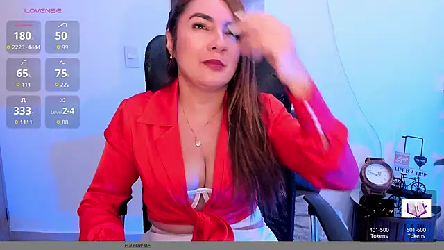 Snapshot of MaggieBrownn chatting on October 30, 10:55 pm MaggieBrownn online show from October 30, 10:55 pm