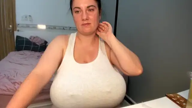 Snapshot of alisiaparril chatting on September 19, 12:37 pm alisiaparril online show from September 19, 12:37 pm