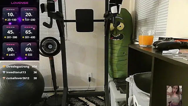 Snapshot of Blondiewithanass chatting on October 27, 7:59 am Blondiewithanass online show from October 27, 7:59 am