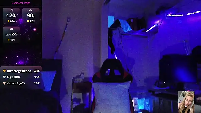 Snapshot of Blondiewithanass chatting on October 29, 10:08 am Blondiewithanass online show from October 29, 10:08 am