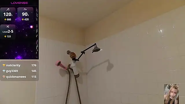 Snapshot of Blondiewithanass chatting on October 21, 12:25 am Blondiewithanass online show from October 21, 12:25 am