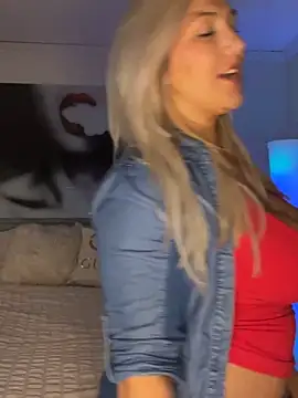 Snapshot of LittleMissEeve chatting on October 19, 12:01 am LittleMissEeve online show from October 19, 12:01 am