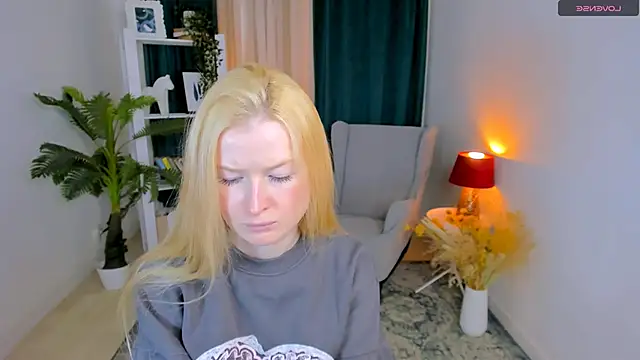 Laly Peach online show from March 18, 11:48 am