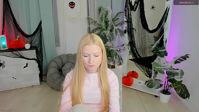 Snapshot of Laly_Peach chatting on October 20, 4:10 pm Laly Peach online show from October 20, 4:10 pm