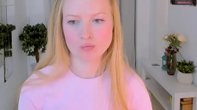 Snapshot of Laly_Peach chatting on October 7, 4:55 pm Laly Peach online show from October 7, 4:55 pm