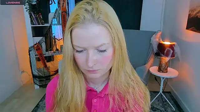 Snapshot of Laly_Peach chatting on October 25, 12:35 pm Laly Peach online show from October 25, 12:35 pm