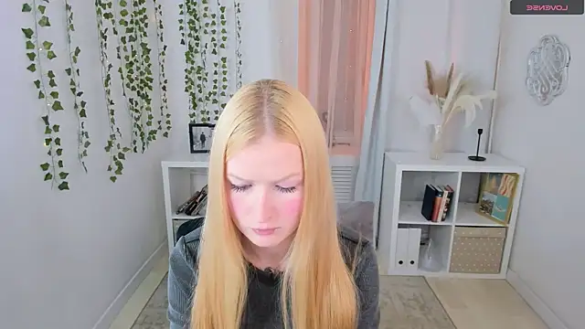 Snapshot of Laly_Peach chatting on October 1, 11:26 am Laly Peach online show from October 1, 11:26 am