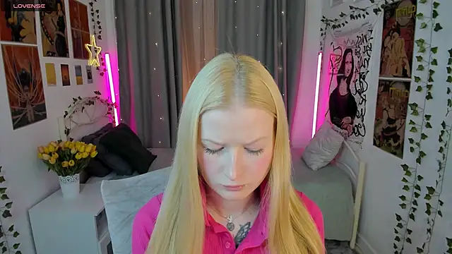 Snapshot of Laly_Peach chatting on October 18, 3:59 pm Laly Peach online show from October 18, 3:59 pm