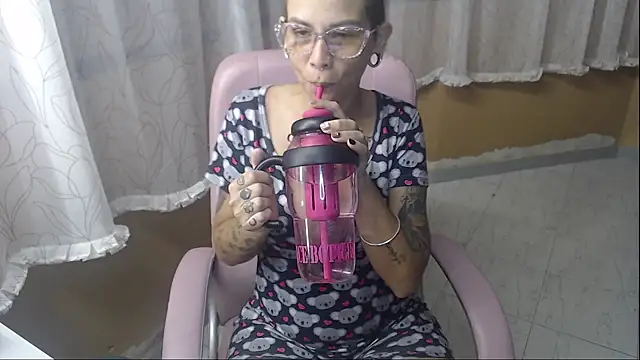 moon cat85 online show from February 14, 6:37 am