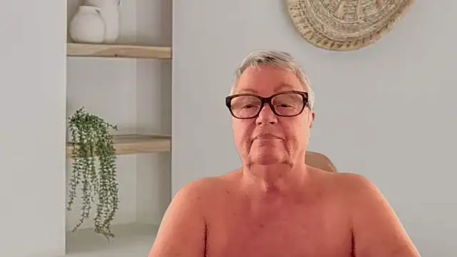 GrannyChrissy68 online show from May 28, 12:47 pm