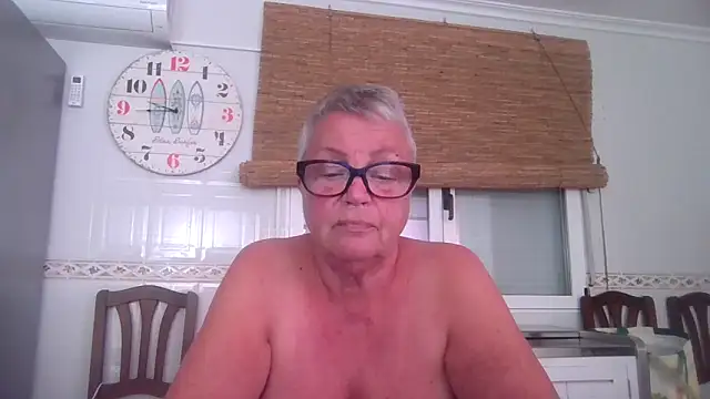 GrannyChrissy68 online show from October 29, 8:44 pm
