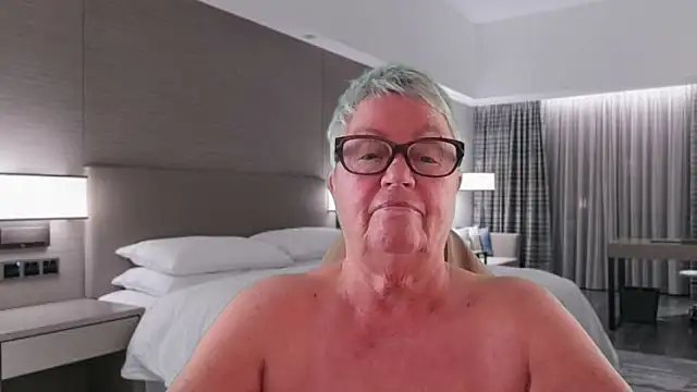GrannyChrissy68 online show from May 13, 10:04 pm