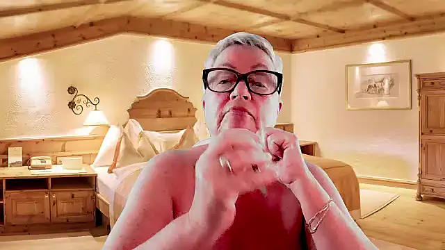 GrannyChrissy68 online show from February 22, 10:54 pm