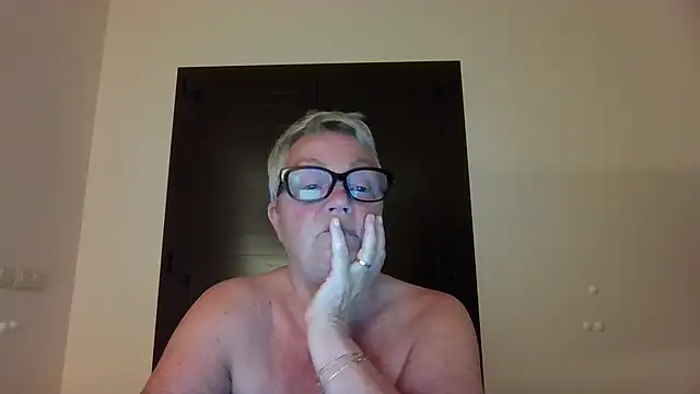 GrannyChrissy68 online show from October 2, 9:53 pm