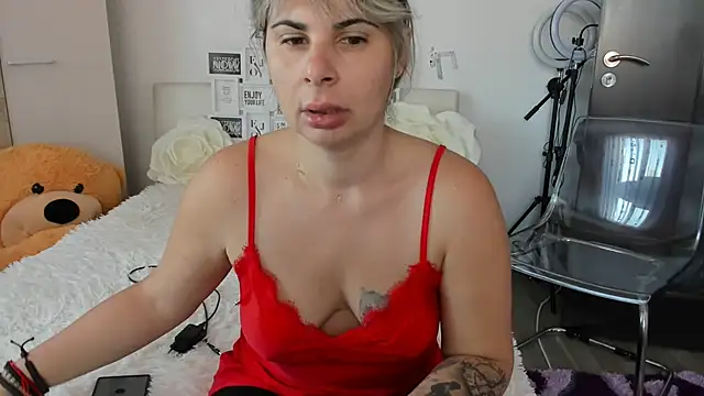 Snapshot of sweetemy4u chatting on October 13, 7:22 am sweetemy4u online show from October 13, 7:22 am