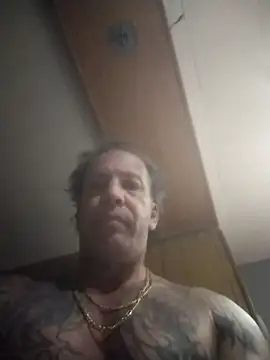 Snapshot of AceticPinscher chatting on October 3, 8:30 am AceticPinscher online show from October 3, 8:30 am