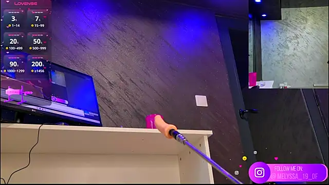 im-your-lovee online show from March 5, 7:15 am