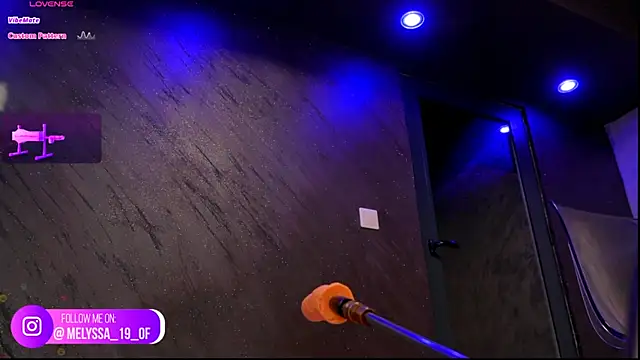 im-your-lovee online show from October 18, 6:05 am