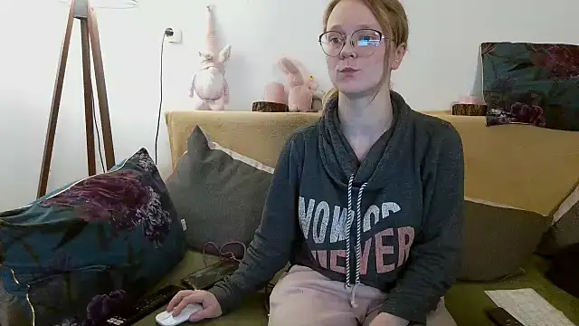 little-leni online show from February 14, 8:55 pm