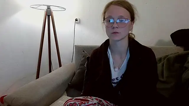 little-leni online show from March 13, 9:27 pm