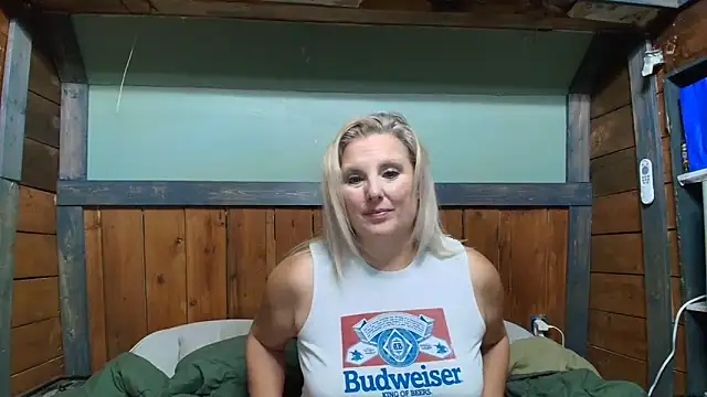 Snapshot of lisaxlovexxx chatting on October 18, 2:47 am lisaxlovexxx online show from October 18, 2:47 am