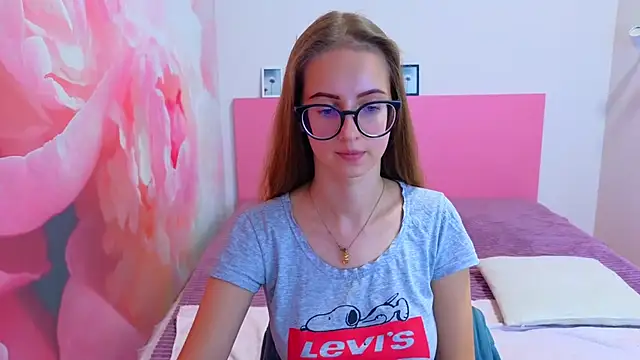 Snapshot of AliceAdams chatting on October 29, 7:34 am AliceAdams online show from October 29, 7:34 am