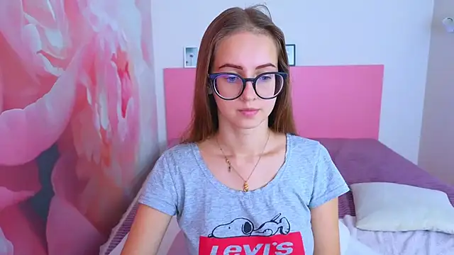 Snapshot of AliceAdams chatting on October 23, 6:41 am AliceAdams online show from October 23, 6:41 am