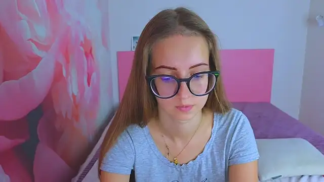 Snapshot of AliceAdams chatting on October 24, 6:42 am AliceAdams online show from October 24, 6:42 am