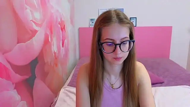 AliceAdams online show from March 27, 8:05 am