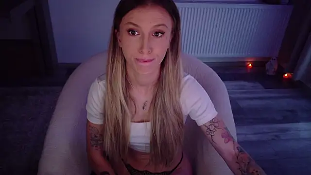 Snapshot of Deidi_sweet chatting on October 28, 3:18 pm Deidi sweet online show from October 28, 3:18 pm