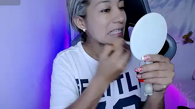 ninatiny online show from November 7, 9:37 am