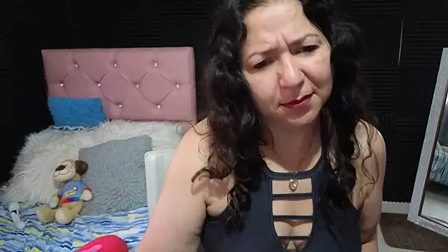 katifoxx online show from April 1, 2:25 pm