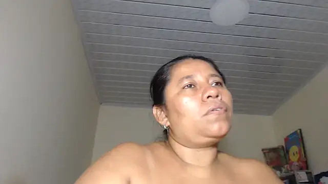 Snapshot of adrixxx38 chatting on October 24, 11:01 pm adrixxx38 online show from October 24, 11:01 pm