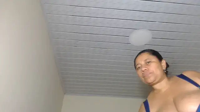 Snapshot of adrixxx38 chatting on October 7, 6:29 am adrixxx38 online show from October 7, 6:29 am