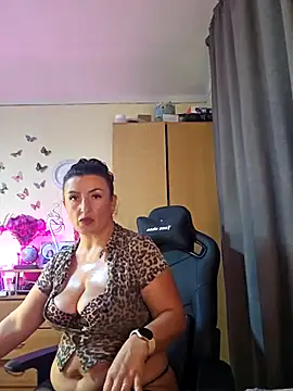 Snapshot of Hotangel75 chatting on September 23, 9:18 am Hotangel75 online show from September 23, 9:18 am