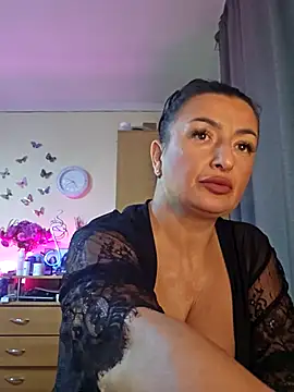 Snapshot of Hotangel75 chatting on October 4, 5:24 am Hotangel75 online show from October 4, 5:24 am