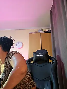 Snapshot of Hotangel75 chatting on September 18, 8:57 am Hotangel75 online show from September 18, 8:57 am