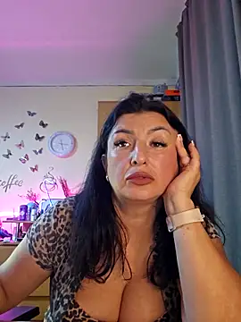 Snapshot of Hotangel75 chatting on October 21, 8:29 am Hotangel75 online show from October 21, 8:29 am