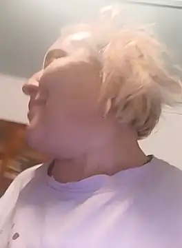 Snapshot of Cerd_Ayaz chatting on September 18, 9:02 pm Cerd Ayaz online show from September 18, 9:02 pm