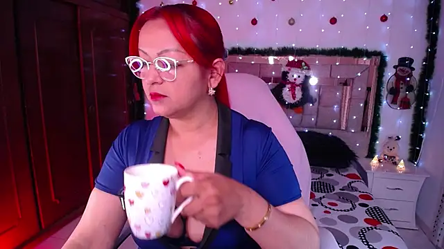 salomecastro  online show from December 5, 4:01 am