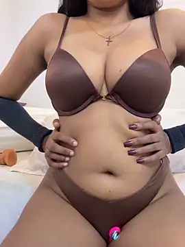 Snapshot of angelwavy chatting on October 7, 1:10 am angelwavy online show from October 7, 1:10 am