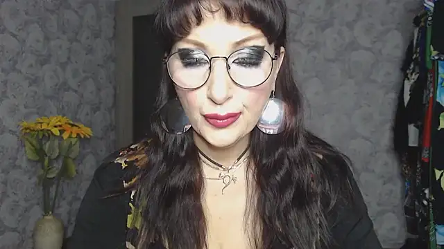 Snapshot of Aziza1 chatting on October 15, 7:49 pm Aziza1 online show from October 15, 7:49 pm