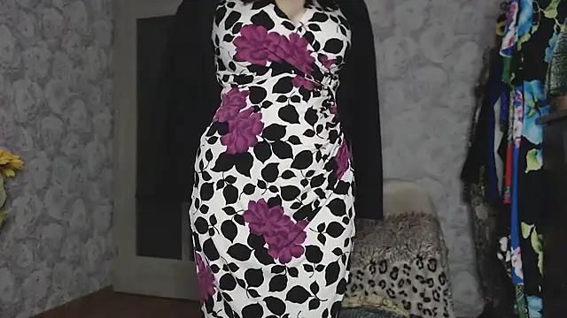 Snapshot of Aziza1 chatting on October 28, 3:18 pm Aziza1 online show from October 28, 3:18 pm