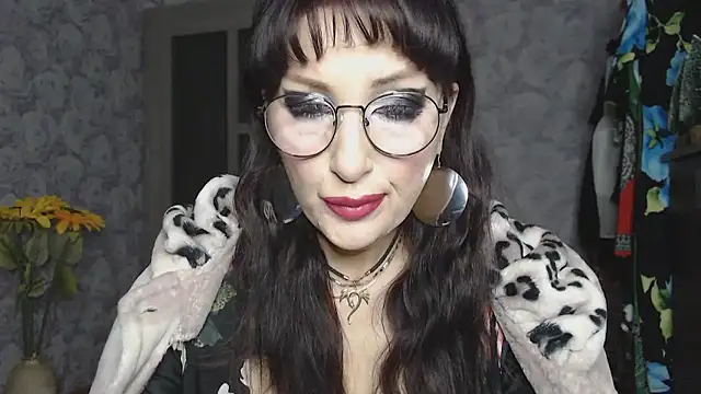 Snapshot of Aziza1 chatting on October 16, 7:49 pm Aziza1 online show from October 16, 7:49 pm