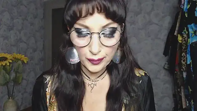 Snapshot of Aziza1 chatting on September 10, 3:34 pm Aziza1 online show from September 10, 3:34 pm