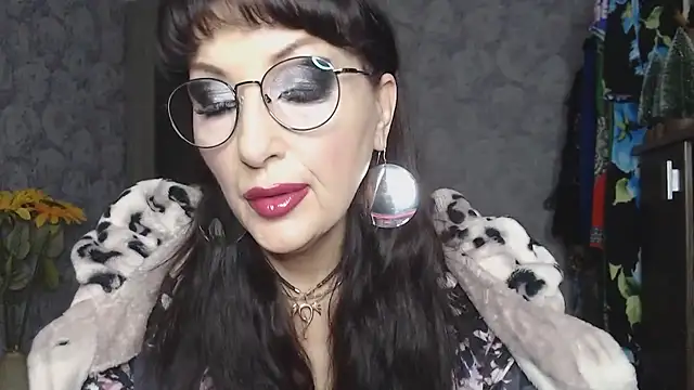 Snapshot of Aziza1 chatting on October 14, 7:38 pm Aziza1 online show from October 14, 7:38 pm