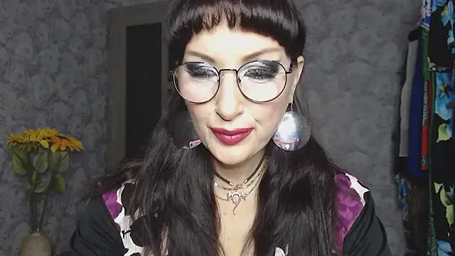 Snapshot of Aziza1 chatting on October 12, 7:16 pm Aziza1 online show from October 12, 7:16 pm